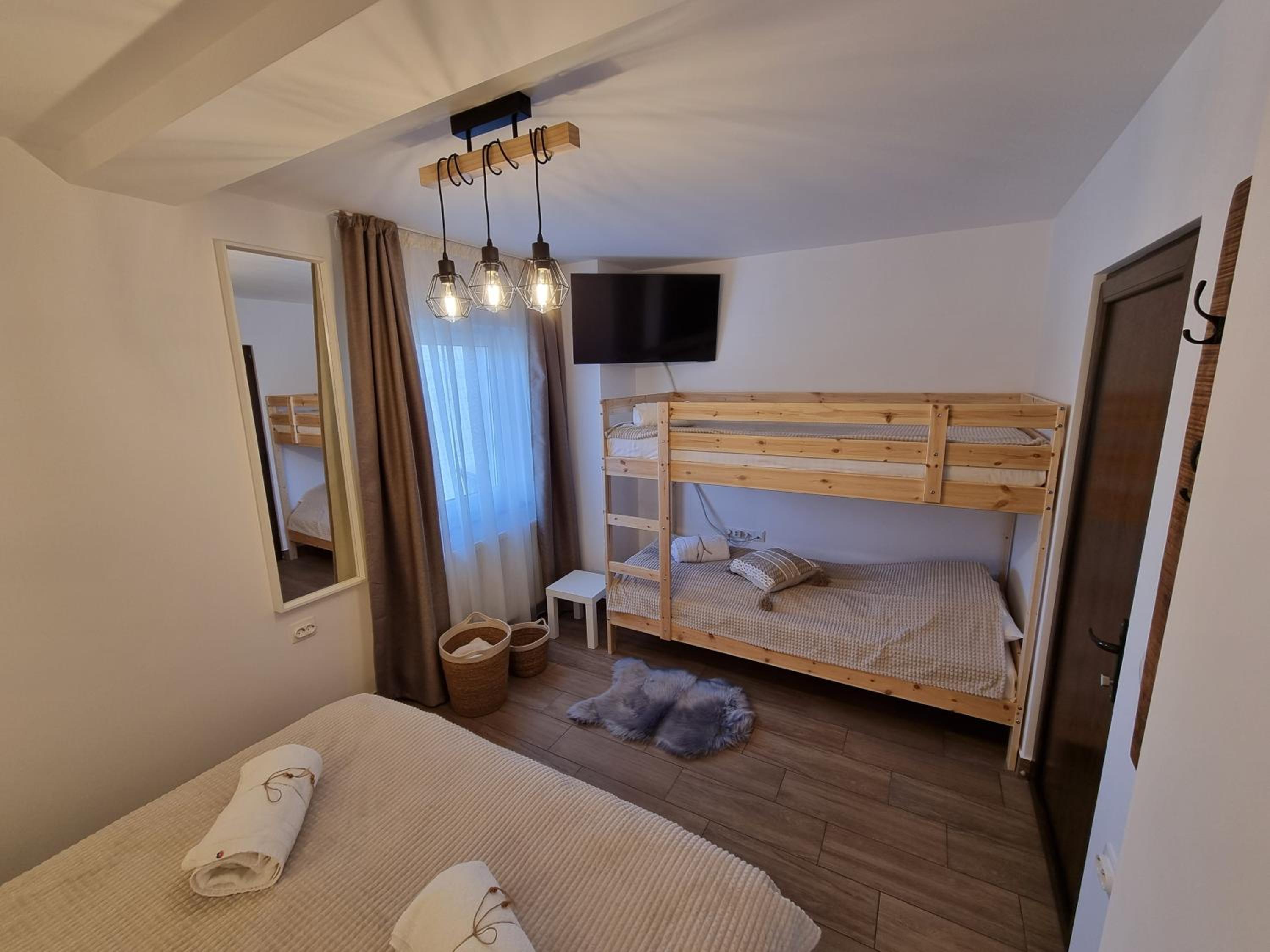 Casa Lia Voroneț view 5
