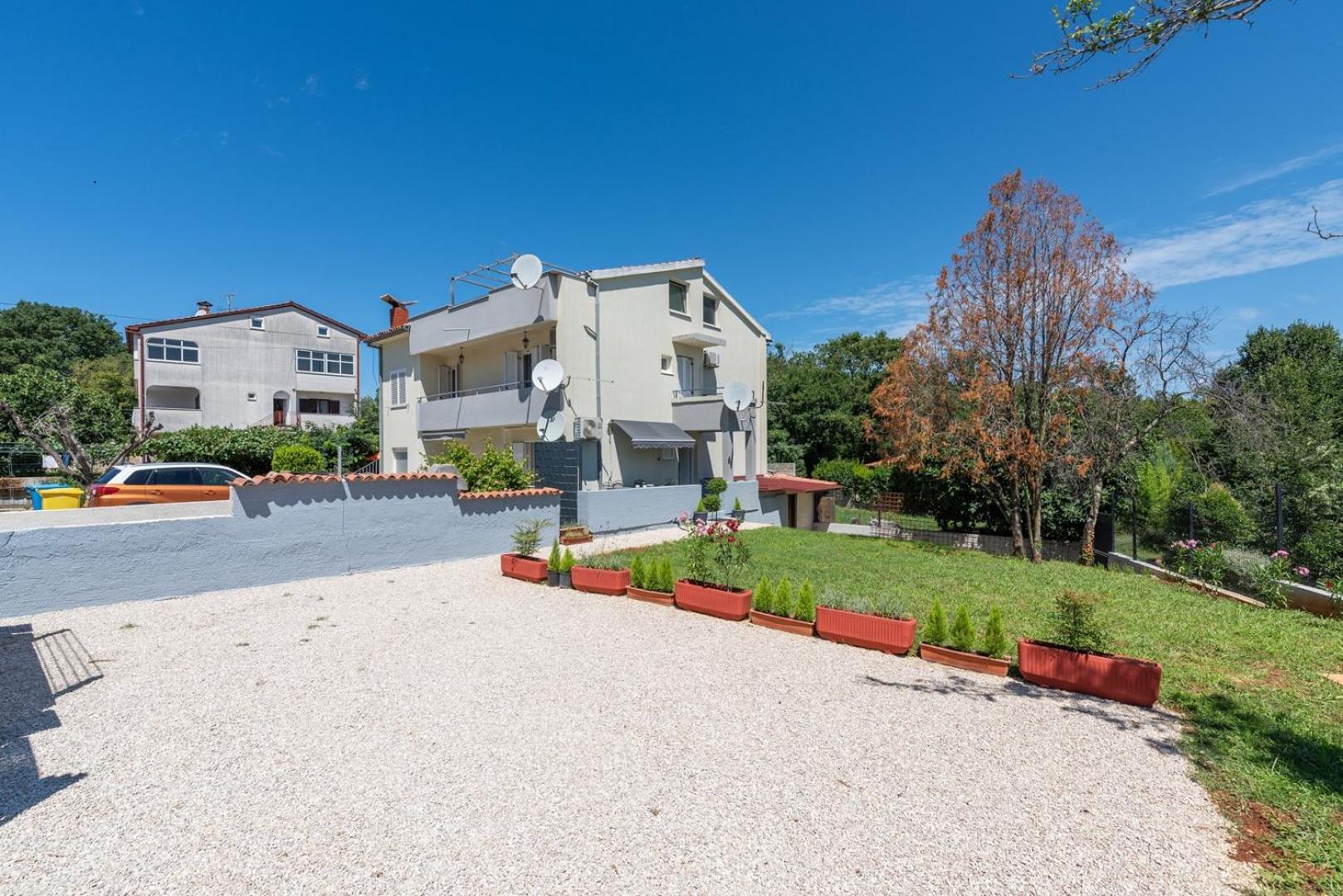 Apartment Petricija with Garden