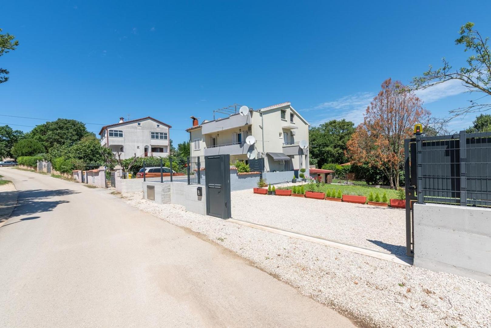 Apartment Petricija with Garden