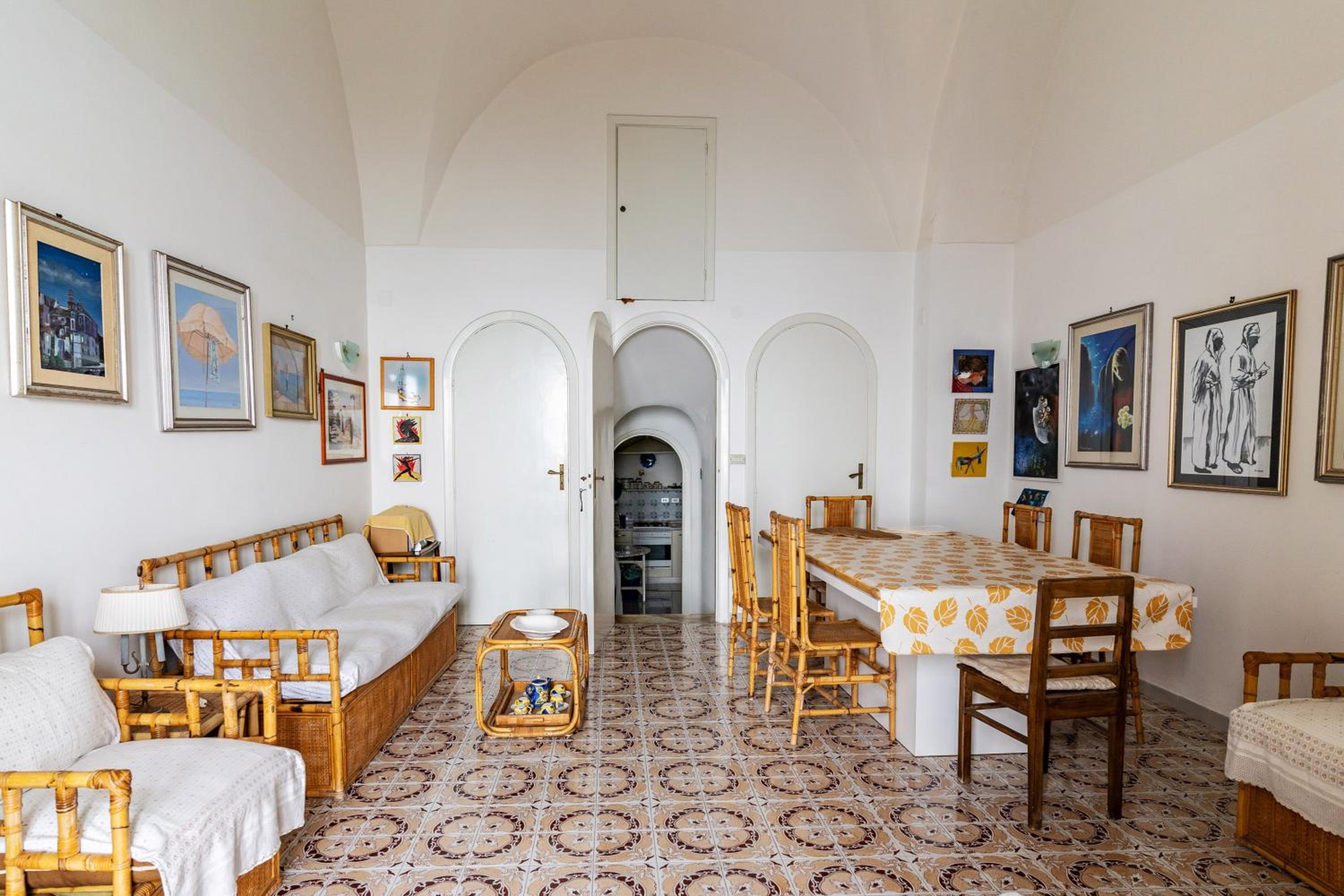 Spectacular villa with private beach platform, parking and terrace! view 2