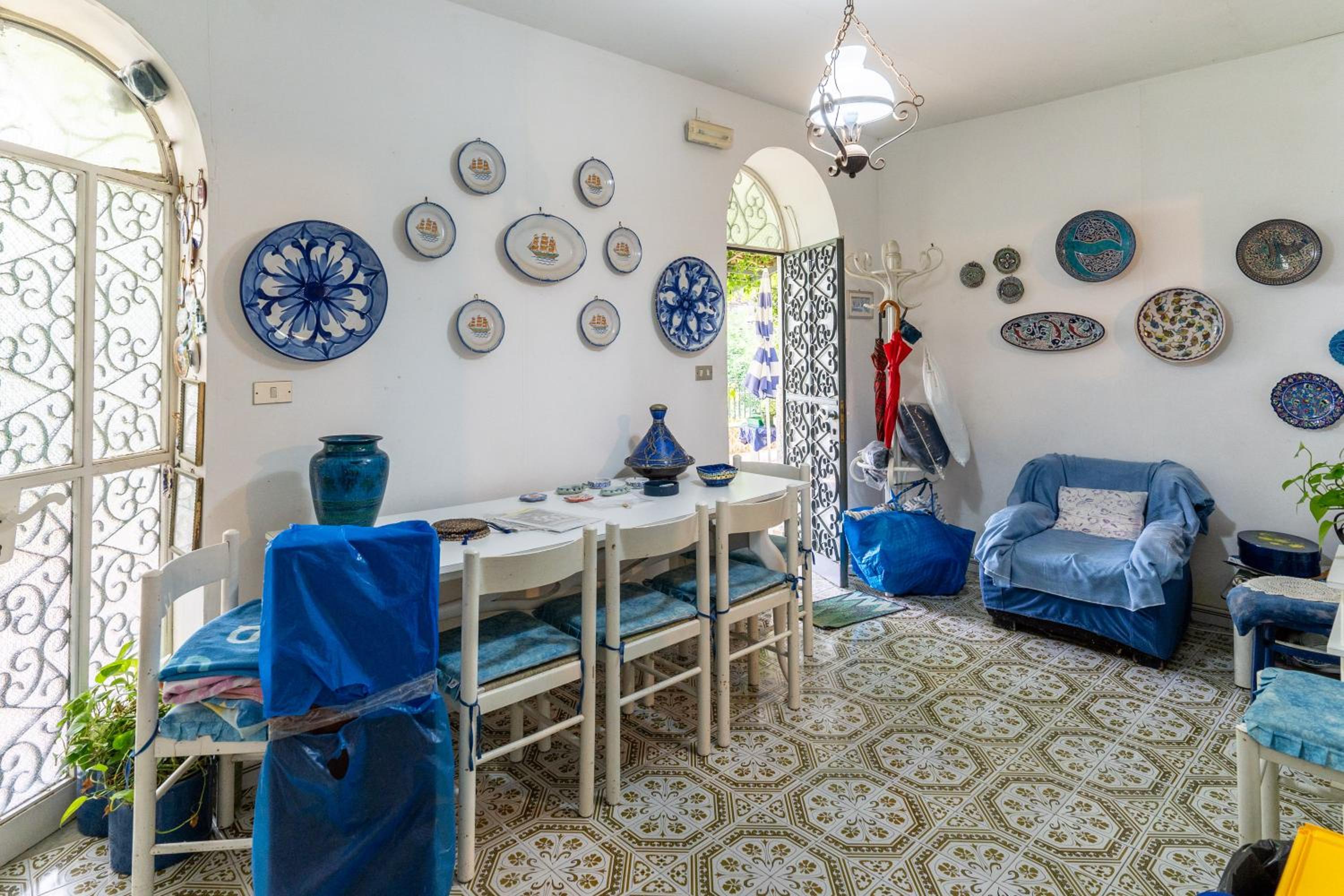 Spectacular villa with private beach platform, parking and terrace! view 3