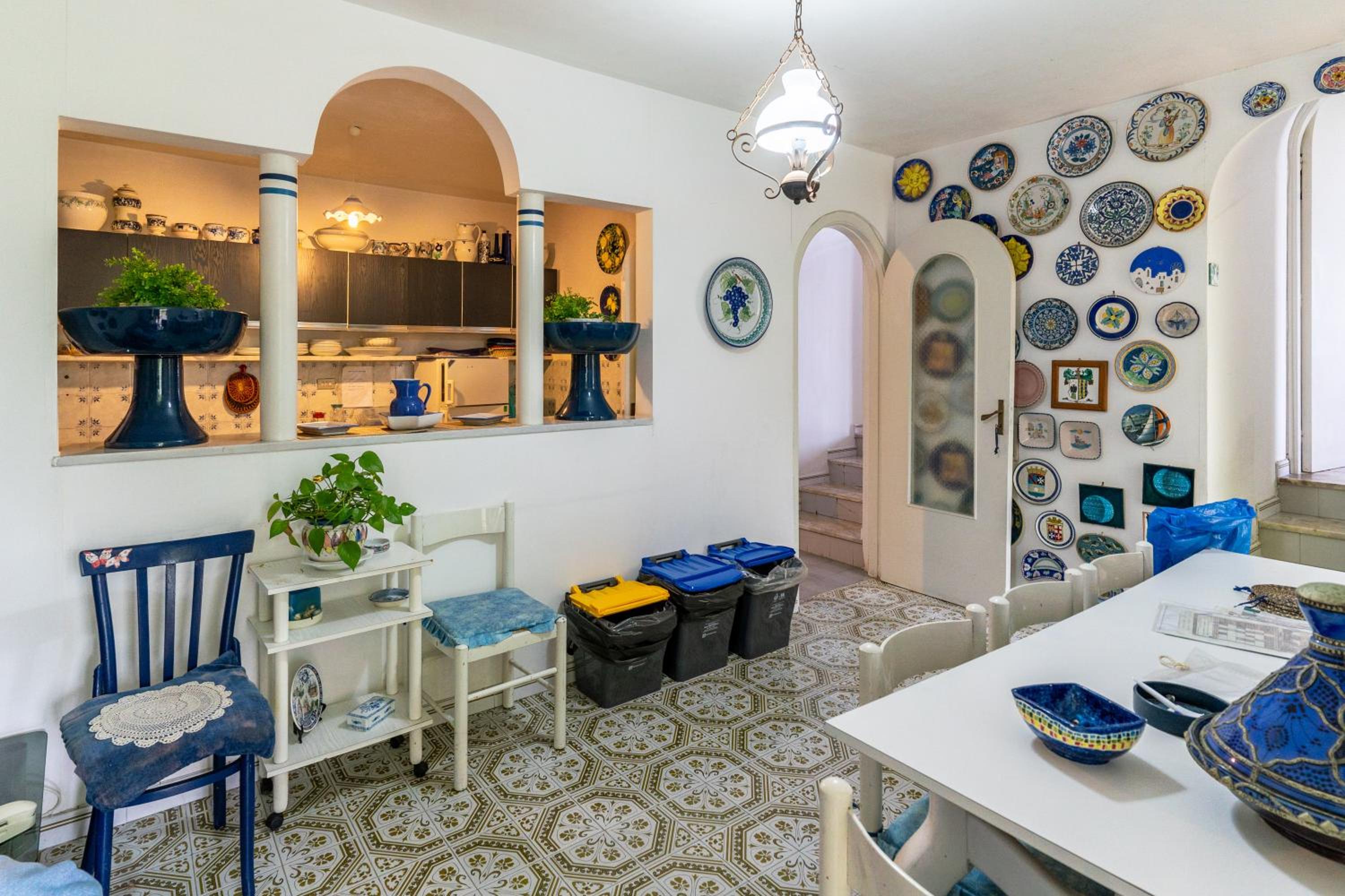 Spectacular villa with private beach platform, parking and terrace! view 4