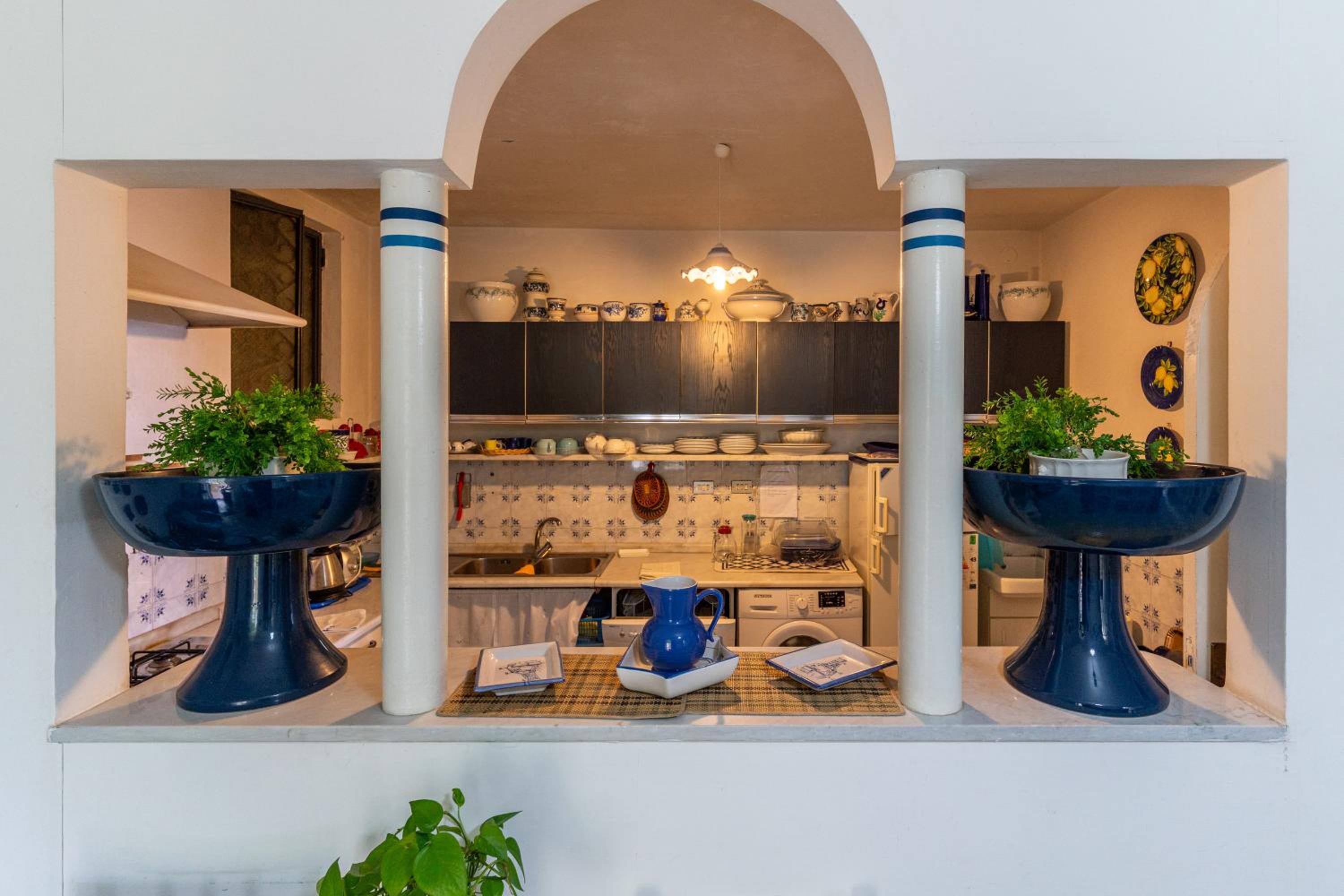 Spectacular villa with private beach platform, parking and terrace! view 5