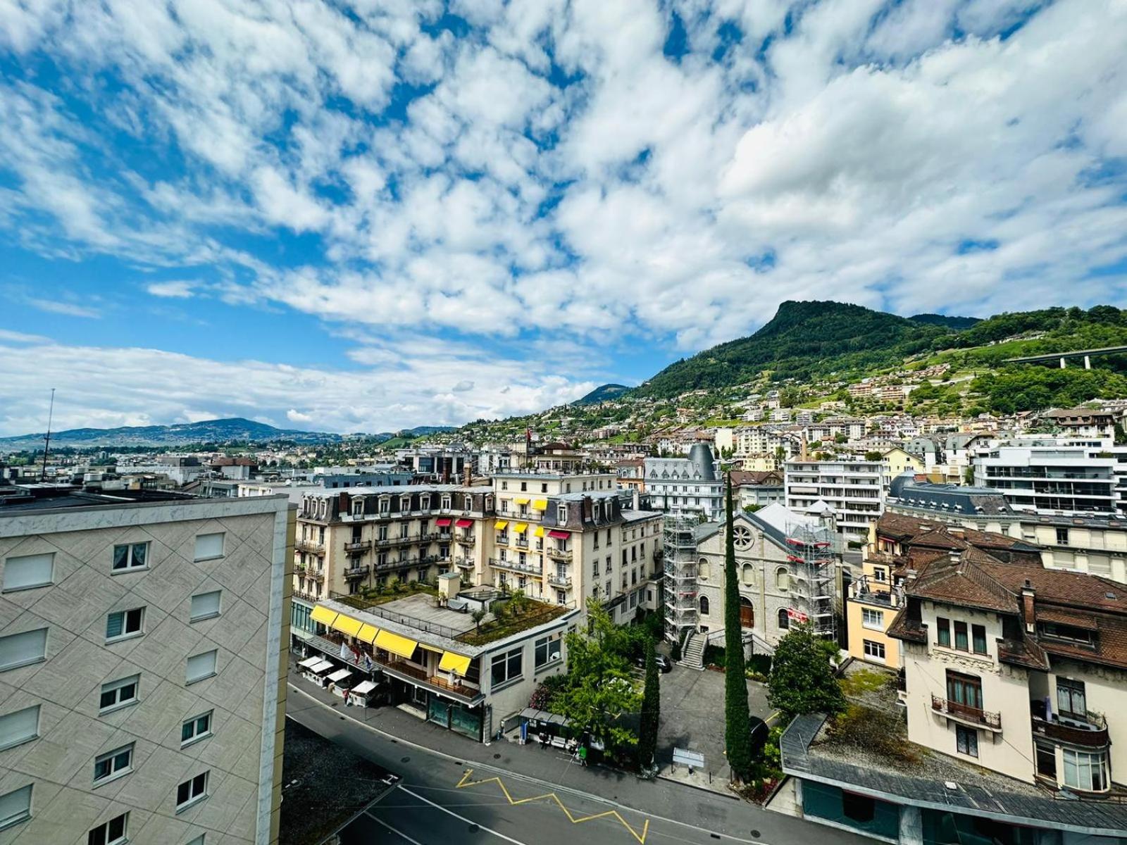 Montreux IX