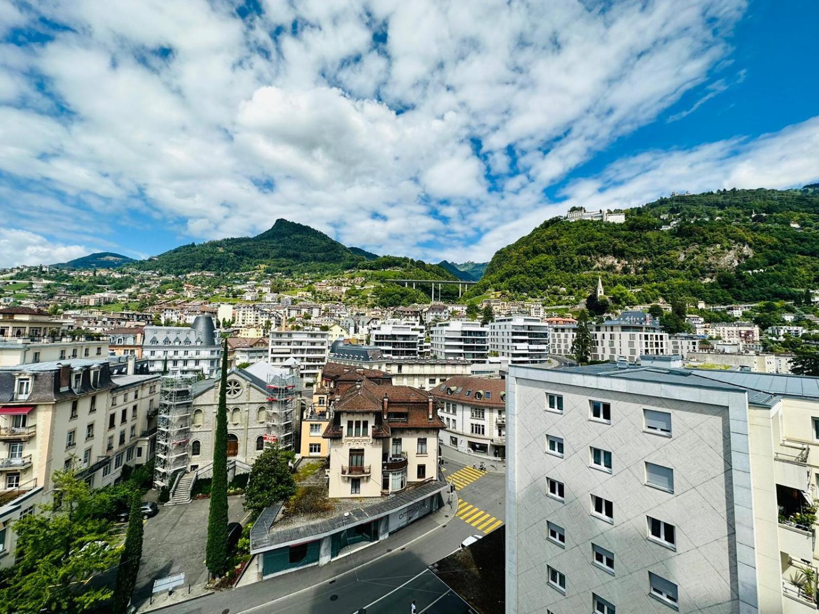 Montreux IX