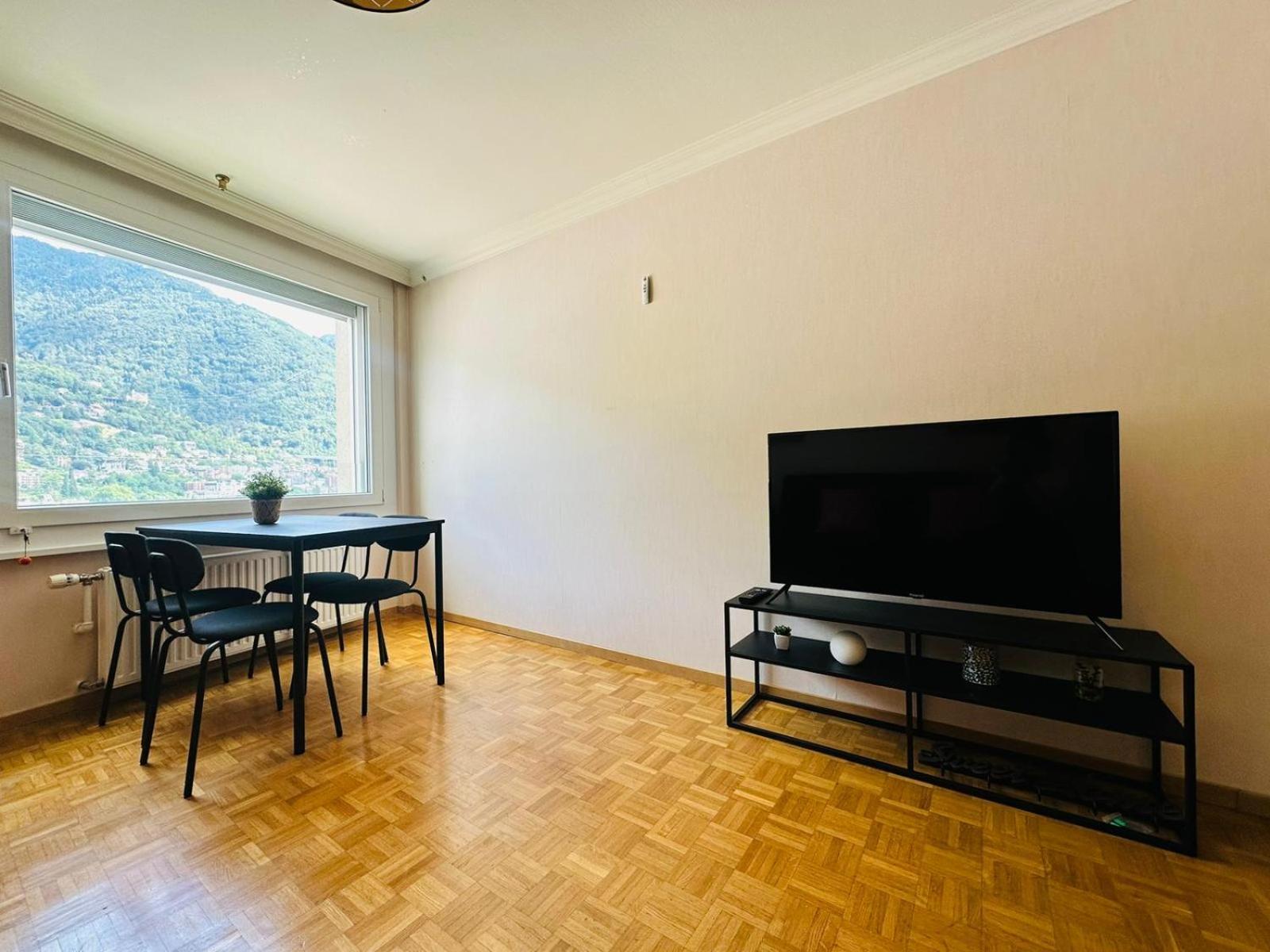 Montreux IX