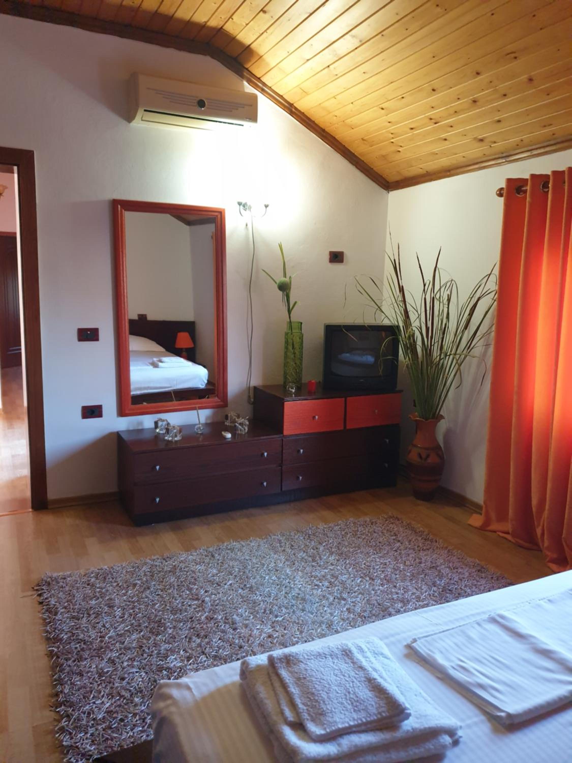 Eni's Villa, 5km From Shengjini Beach