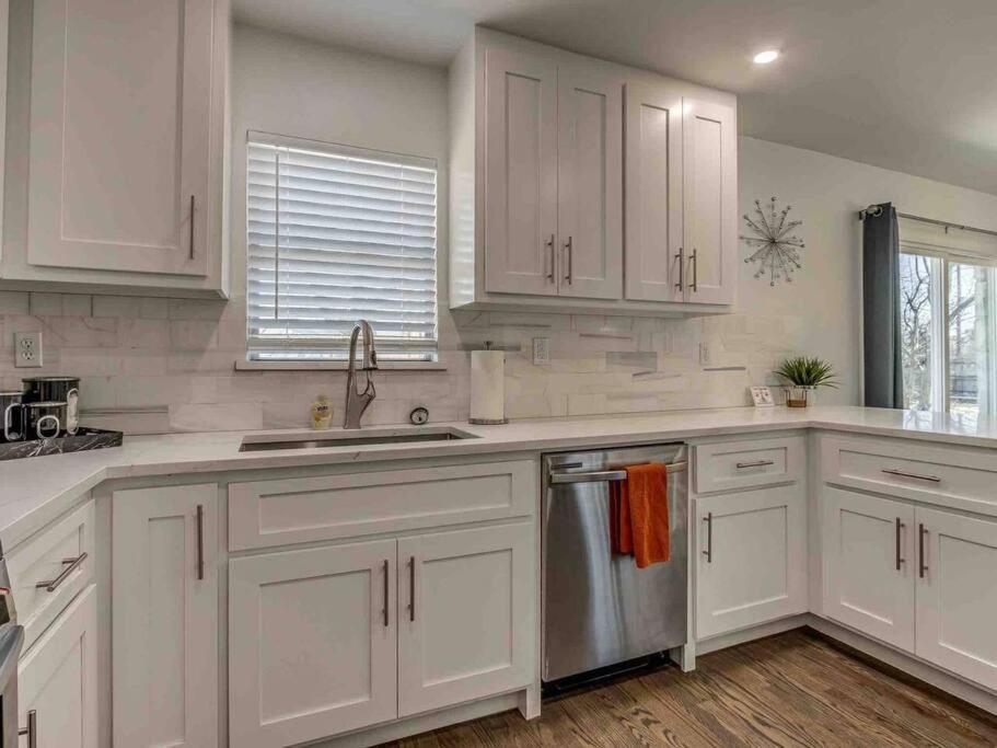 Luxury Modern 3BR - Private Primary Suite! view 3