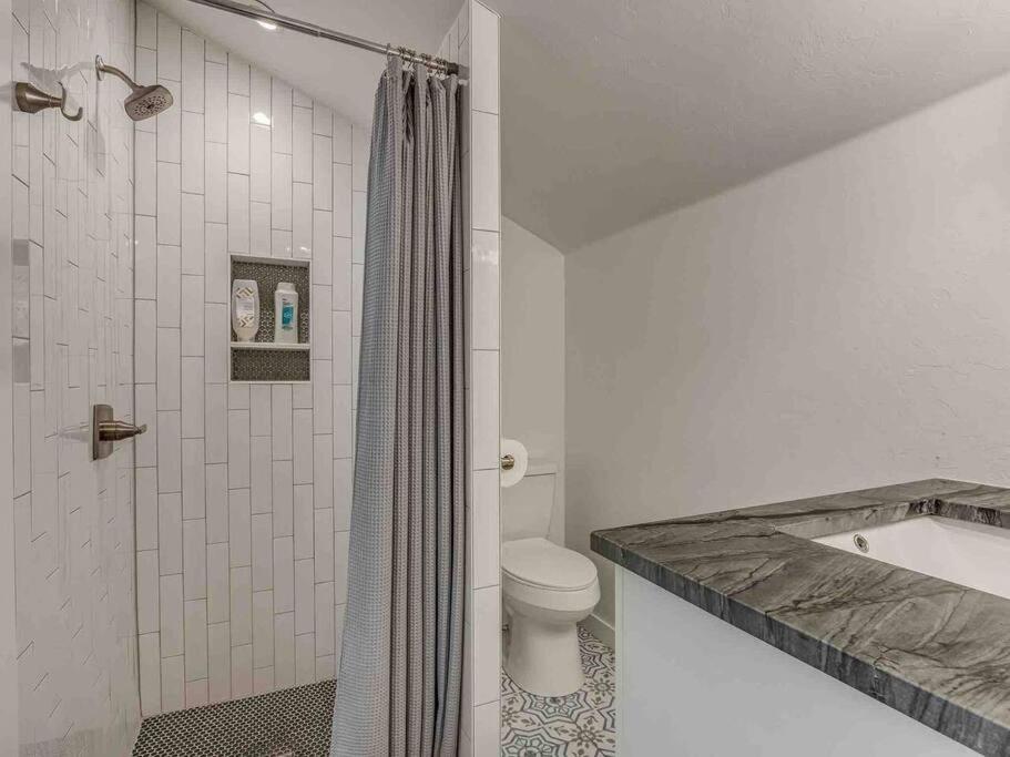 Luxury Modern 3BR - Private Primary Suite! view 4