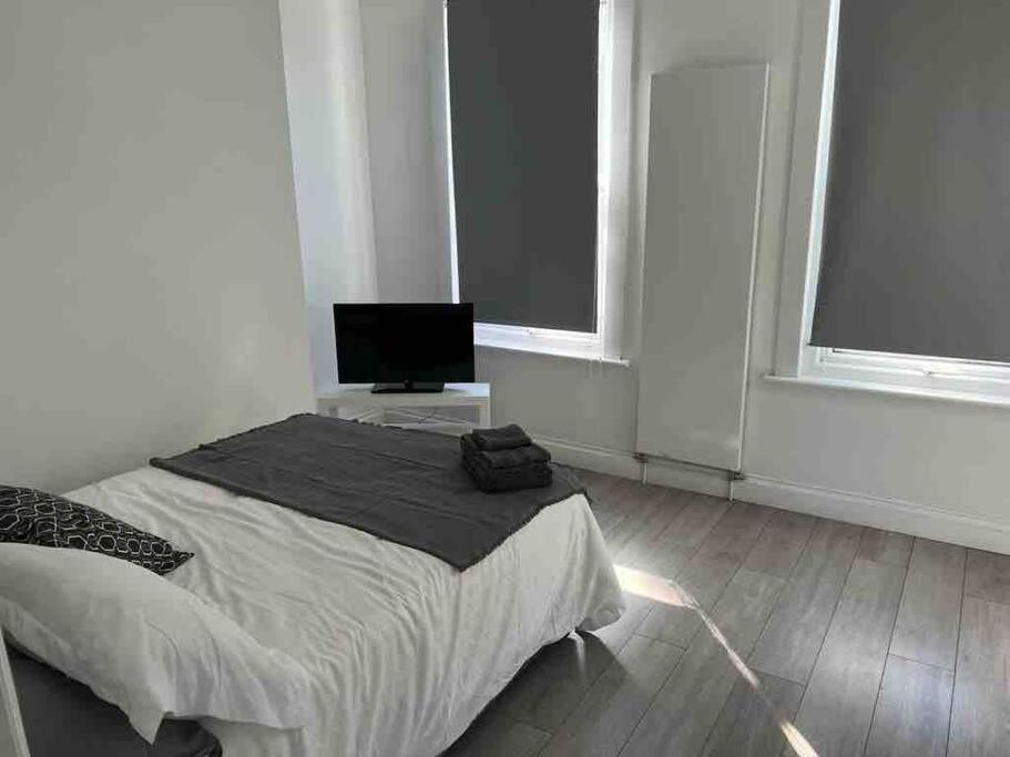 5 Bed, easy access to Stratford/Central London