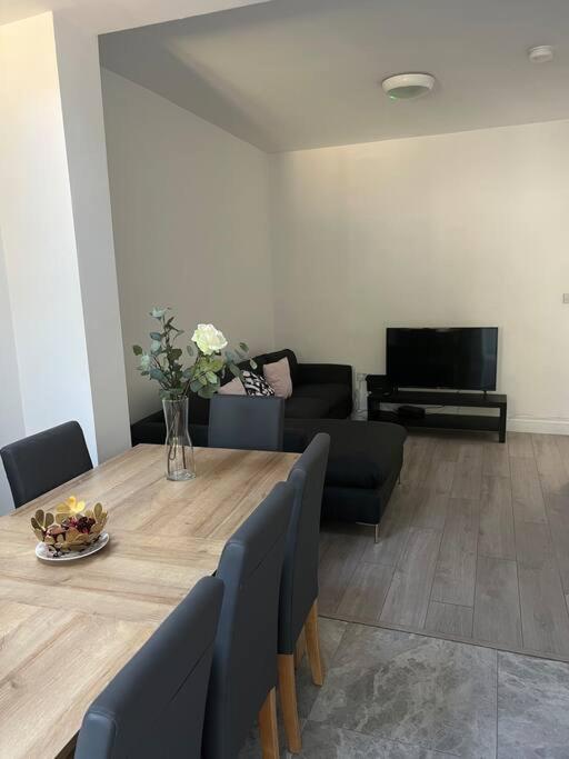 5 Bed, easy access to Stratford/Central London