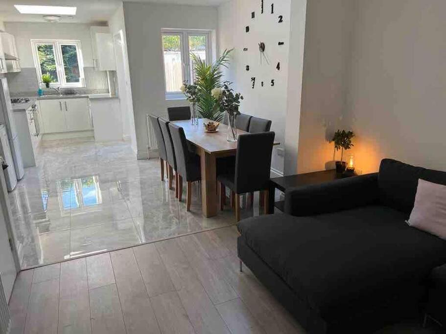 5 Bed, easy access to Stratford/Central London