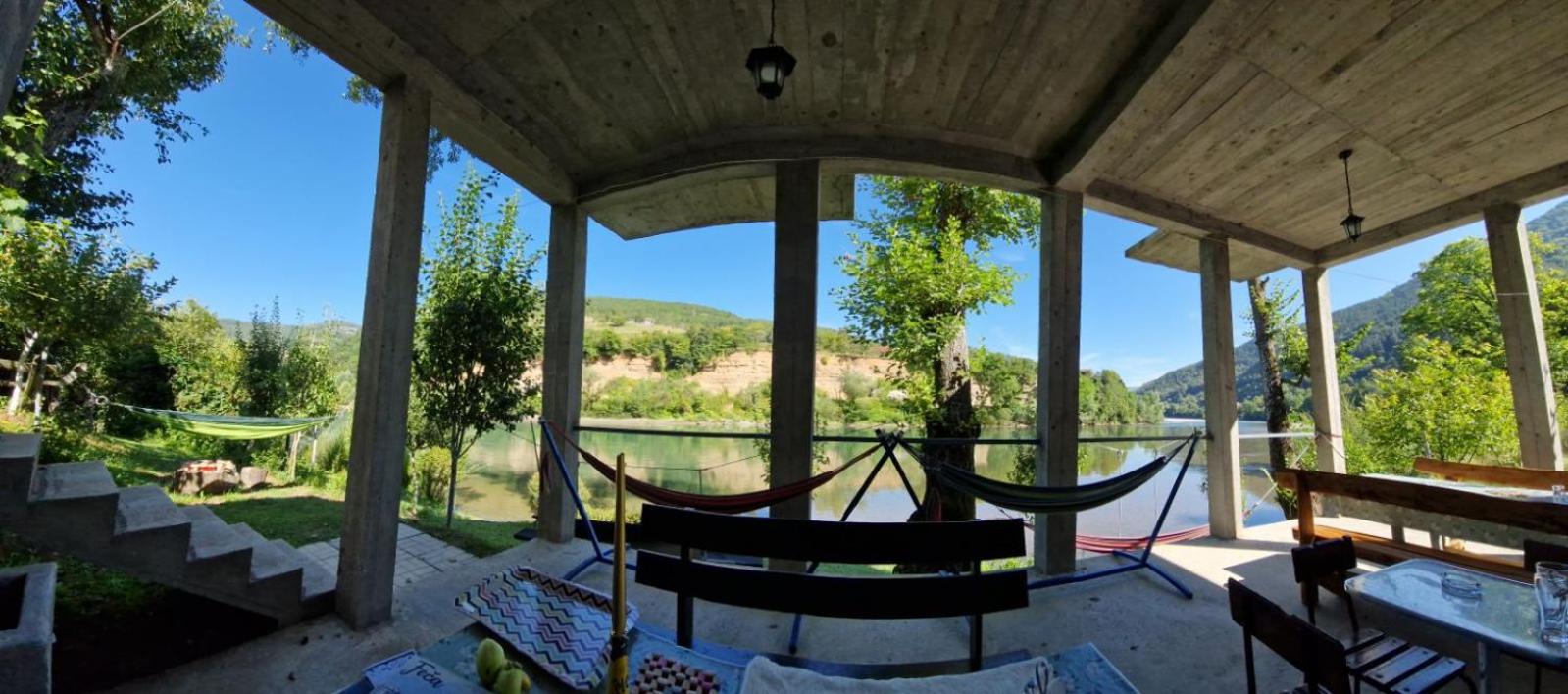 Vikendica pored Drine Foča