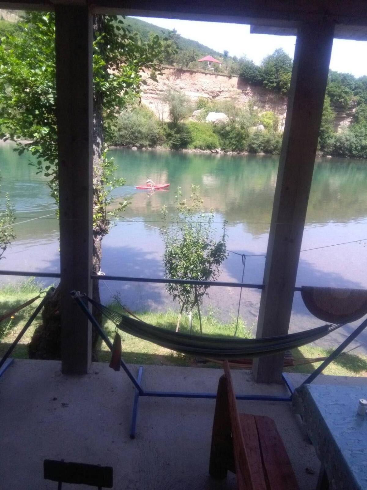 Vikendica pored Drine Foča