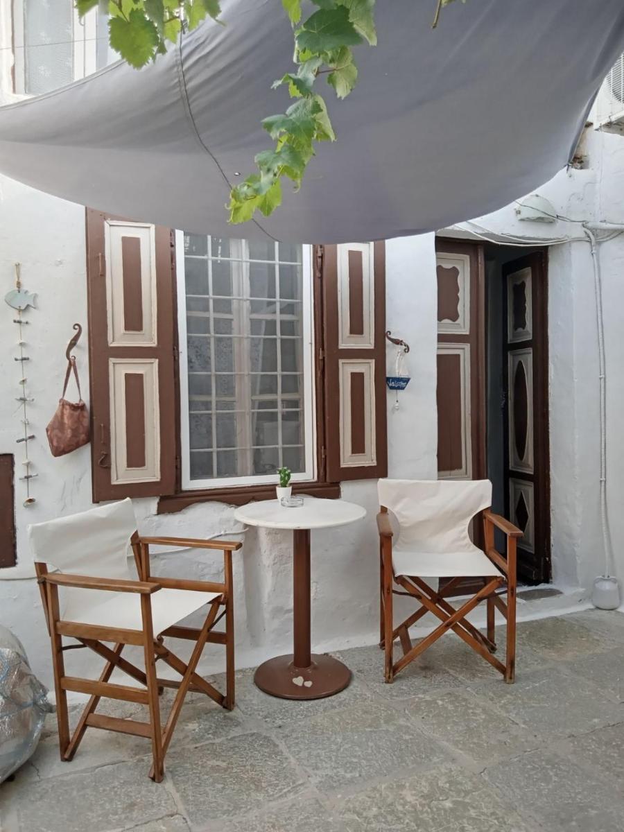 Martha's Traditional House view 3