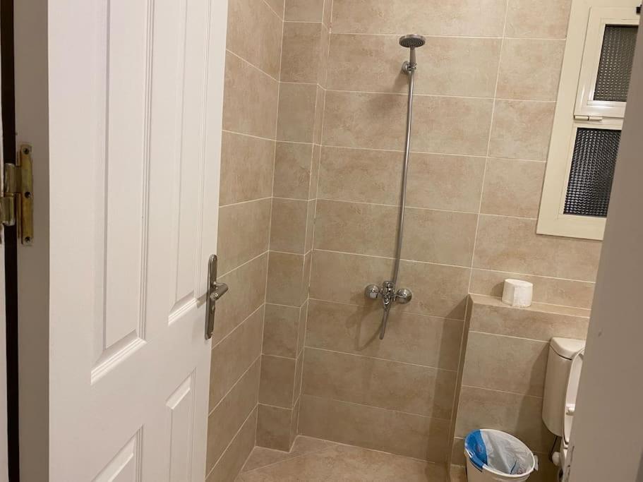 Spacious 6-BRs in El-Sokhna /Beach & pool access view 5