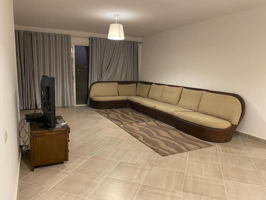 Spacious 6-BRs in El-Sokhna /Beach & pool access view 4