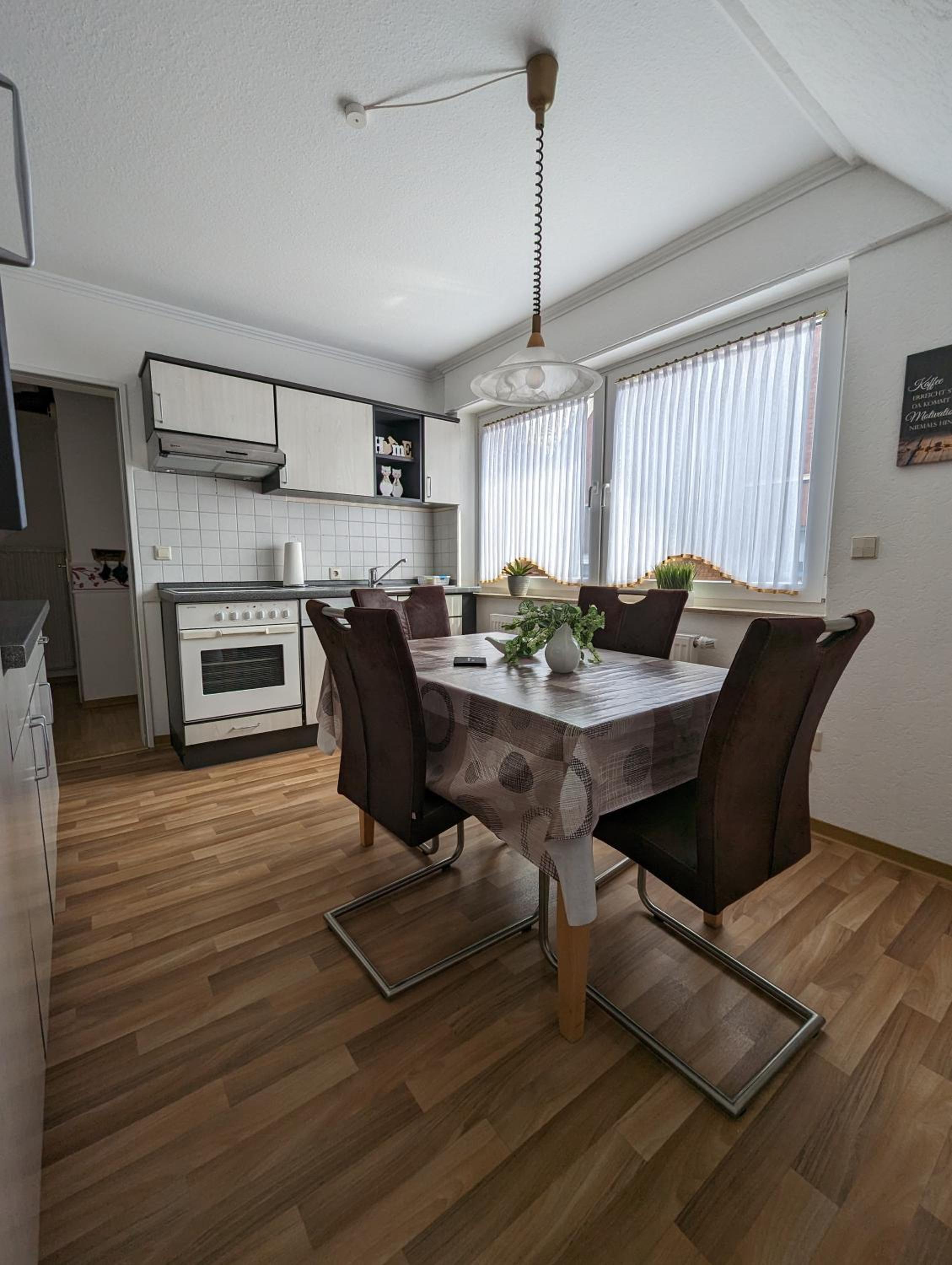Ferienwohnung Leni erstes OG inkl Balkon Gartenblick kostenfreier Parkplatz stadtnah aber ruhig gelegen