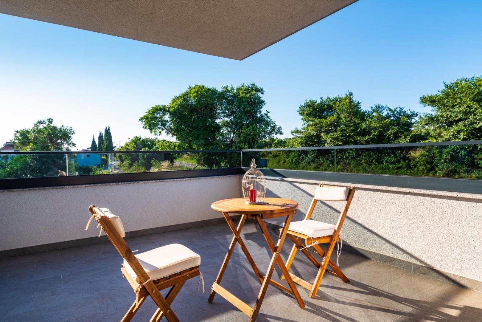 CROWONDER Sun Dance Apartments with Heated Swimming Pool Seaview and Garden view 4