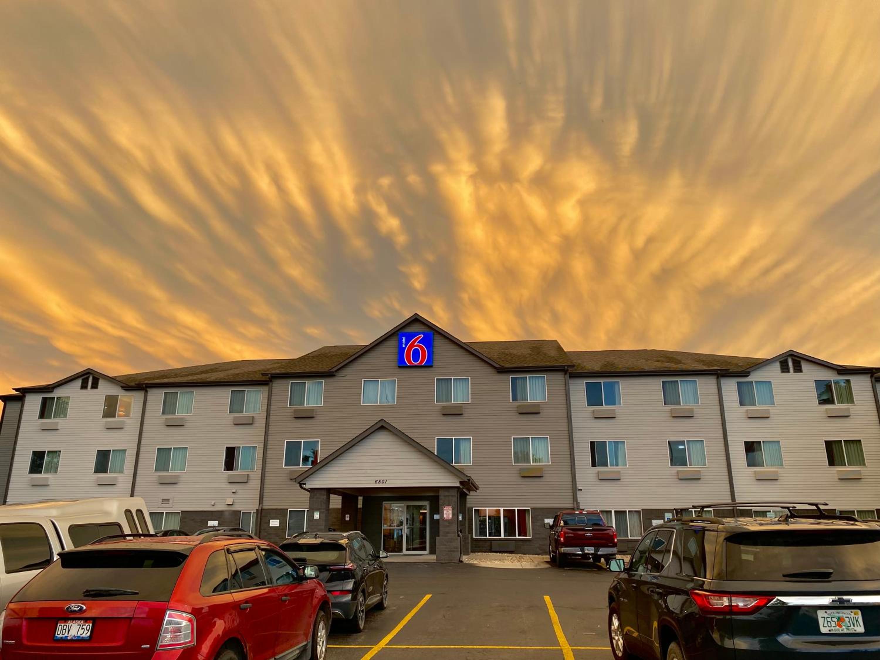 Hotel Motel 6-Lincoln, NE - Image 1