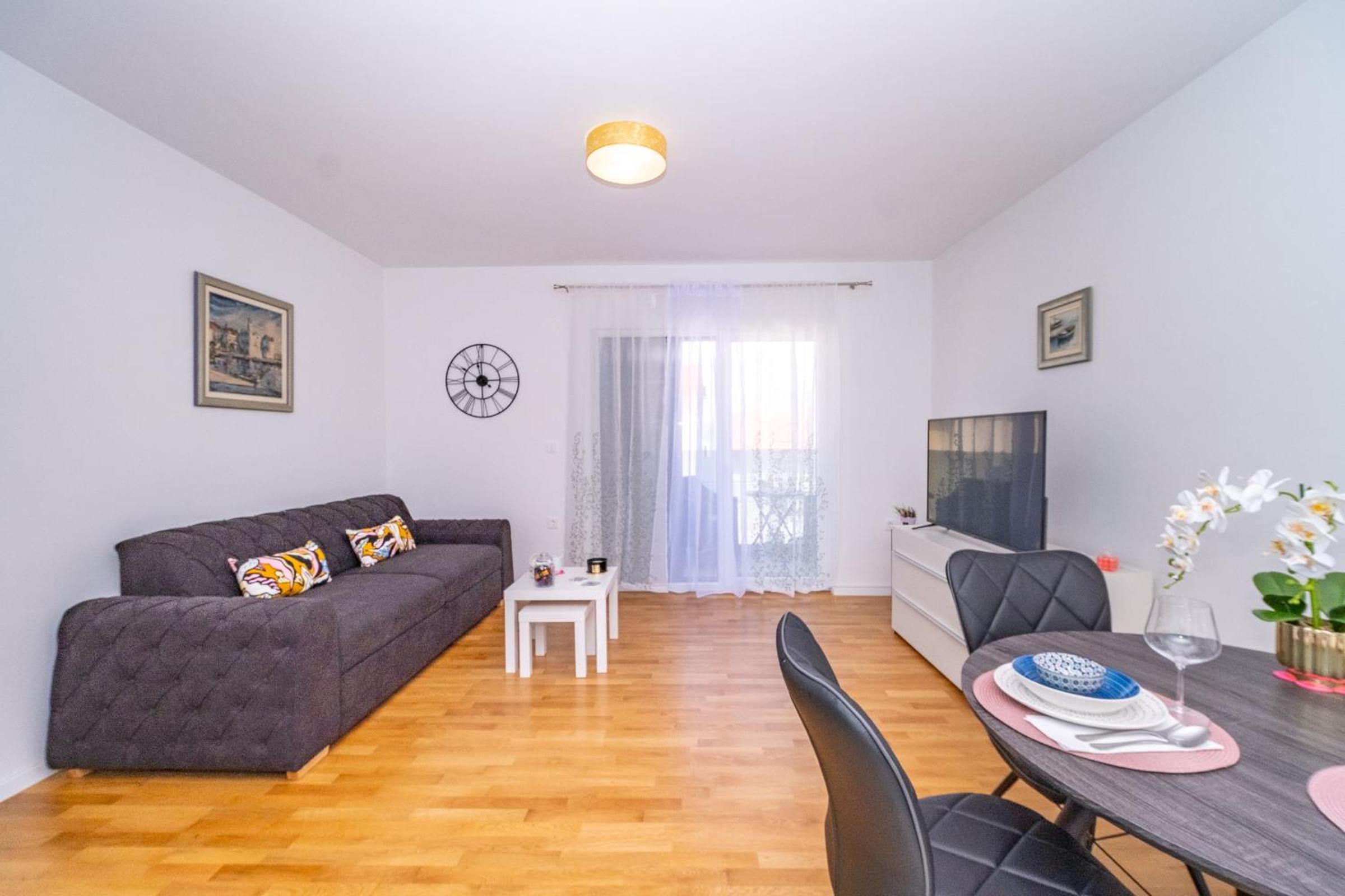 Spacious one bedroom apartment Lana view 5