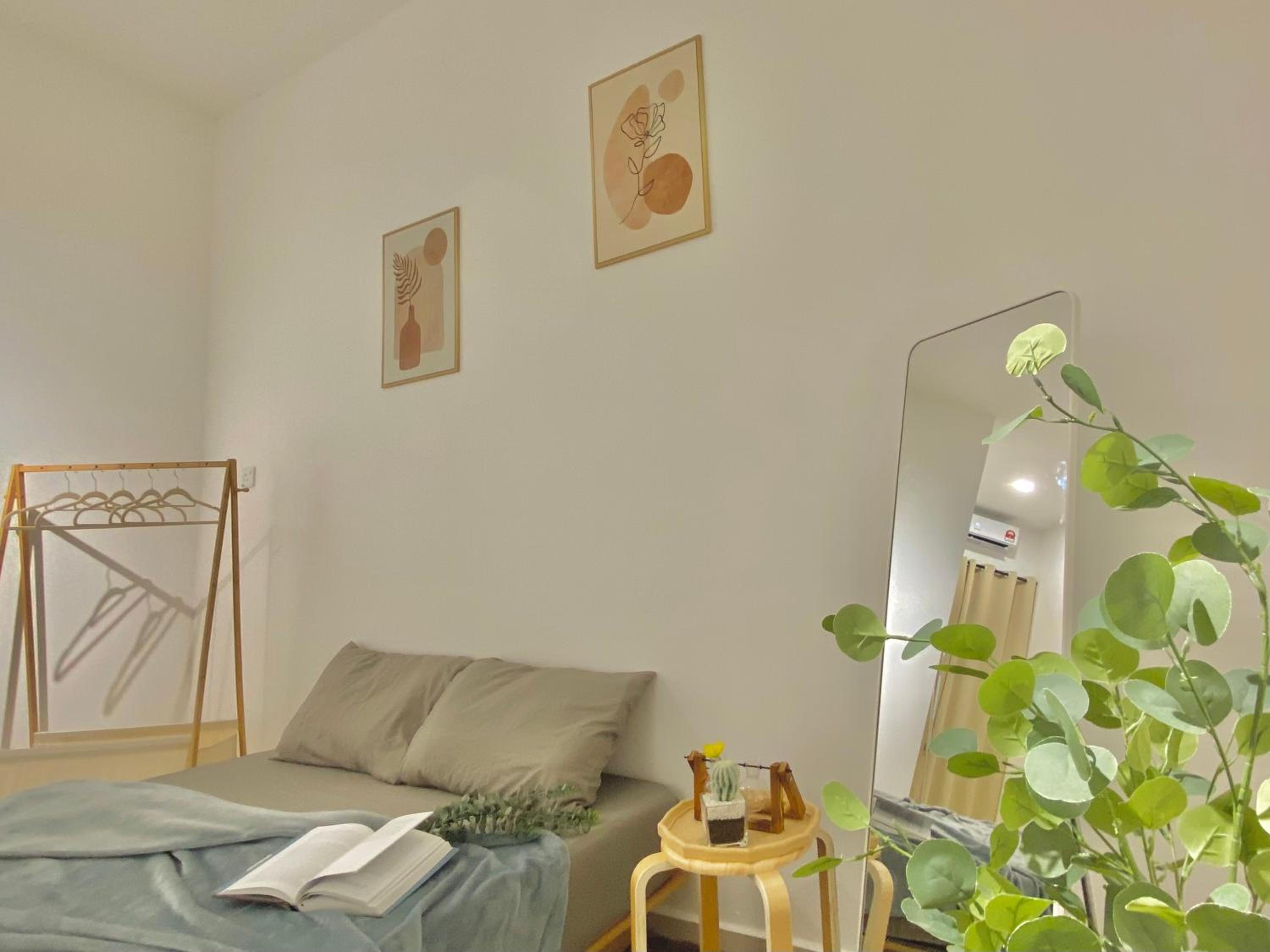 HeyMuji Projector-Netflix-Darts-Near Lotus photo 3