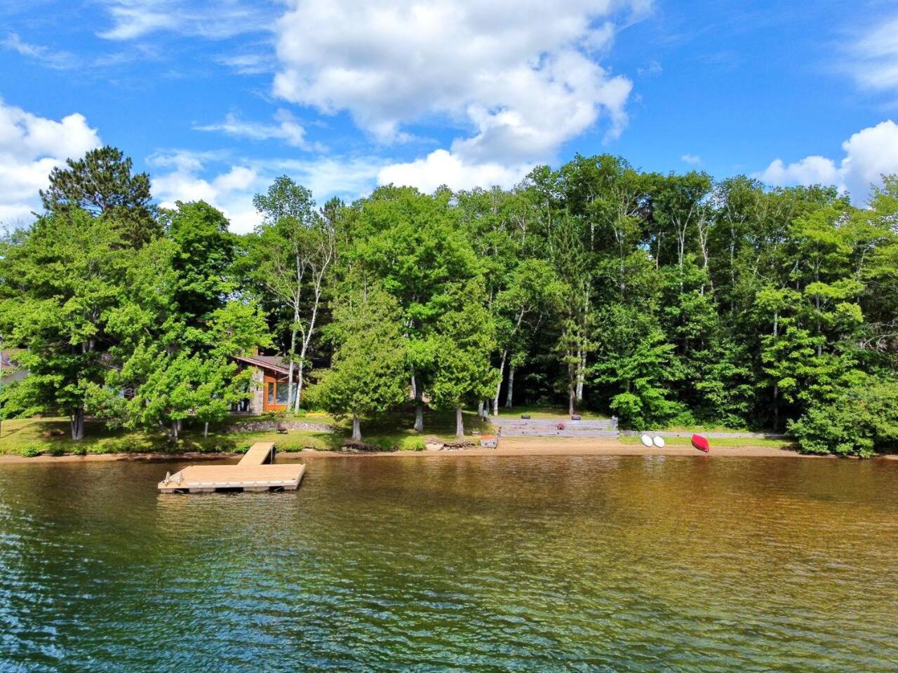 Dreamy Family Oasis ~ Lake Access ~ Games ~Skiing~Snowmobiling~Winter and Summer Activities