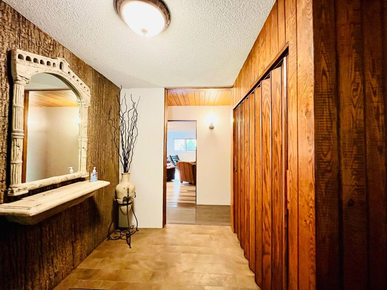 Dreamy Family Oasis ~ Lake Access ~ Games ~Skiing~Snowmobiling~Winter and Summer Activities