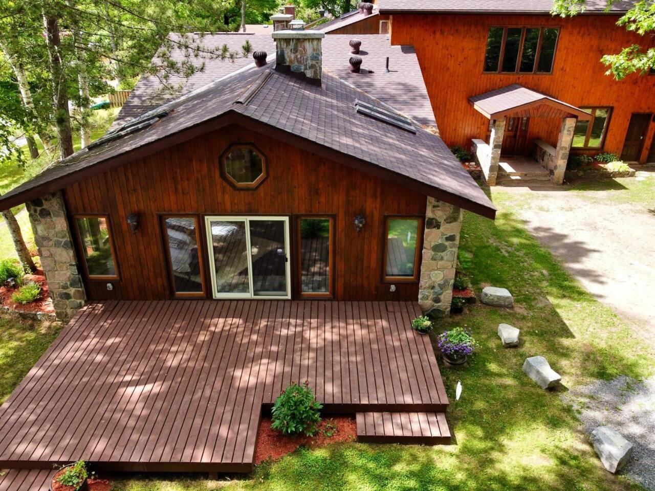 Dreamy Family Oasis ~ Lake Access ~ Games ~Skiing~Snowmobiling~Winter and Summer Activities
