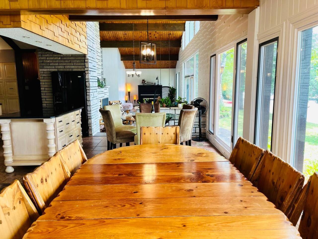 Dreamy Family Oasis ~ Lake Access ~ Games ~Skiing~Snowmobiling~Winter and Summer Activities