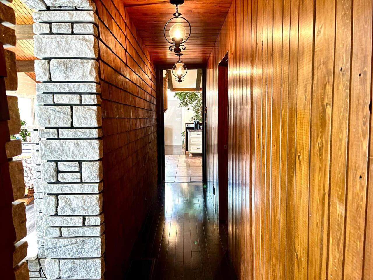 Dreamy Family Oasis ~ Lake Access ~ Games ~Skiing~Snowmobiling~Winter and Summer Activities
