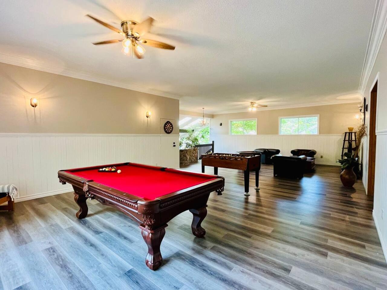 Dreamy Family Oasis ~ Lake Access ~ Games ~Skiing~Snowmobiling~Winter and Summer Activities