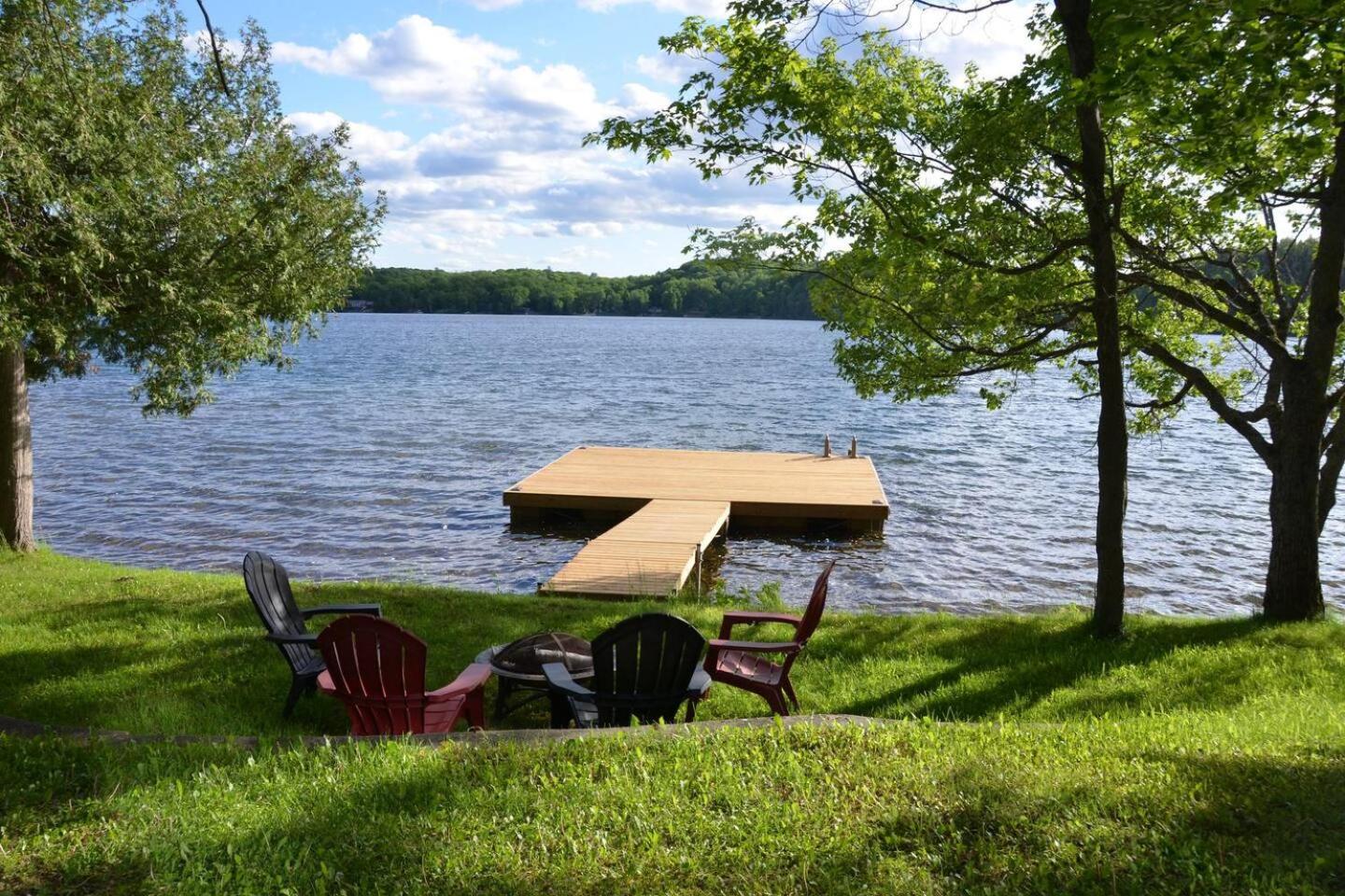 Dreamy Family Oasis ~ Lake Access ~ Games ~Skiing~Snowmobiling~Winter and Summer Activities