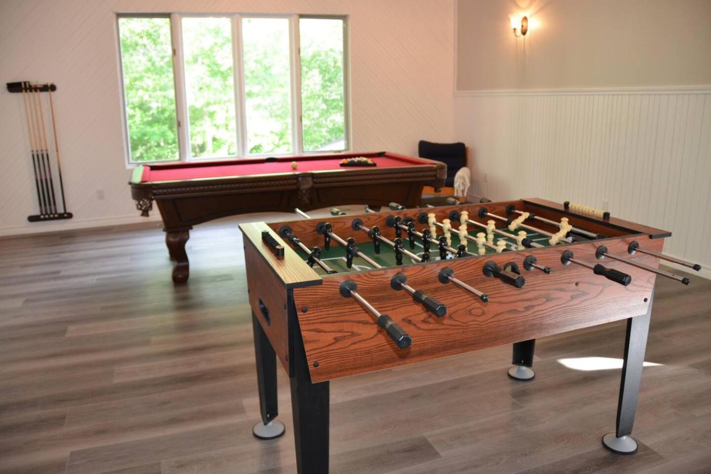 Dreamy Family Oasis ~ Lake Access ~ Games ~Skiing~Snowmobiling~Winter and Summer Activities