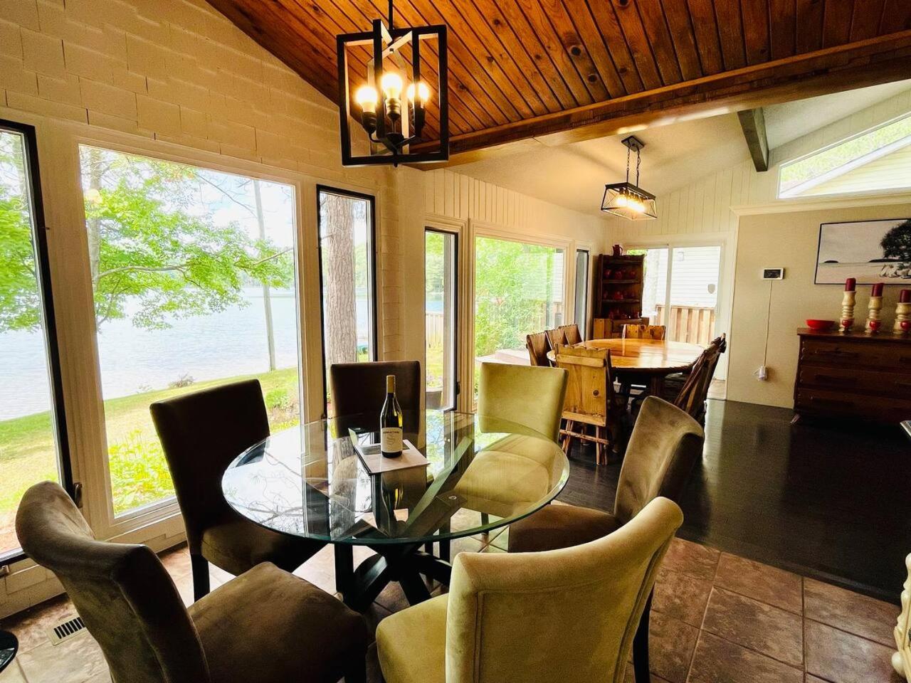 Dreamy Family Oasis ~ Lake Access ~ Games ~Skiing~Snowmobiling~Winter and Summer Activities