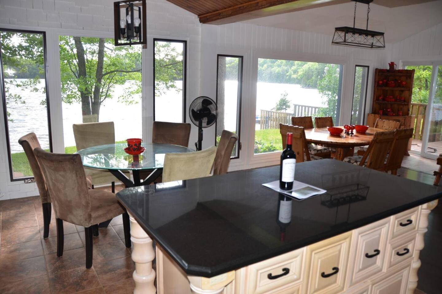 Dreamy Family Oasis ~ Lake Access ~ Games ~Skiing~Snowmobiling~Winter and Summer Activities