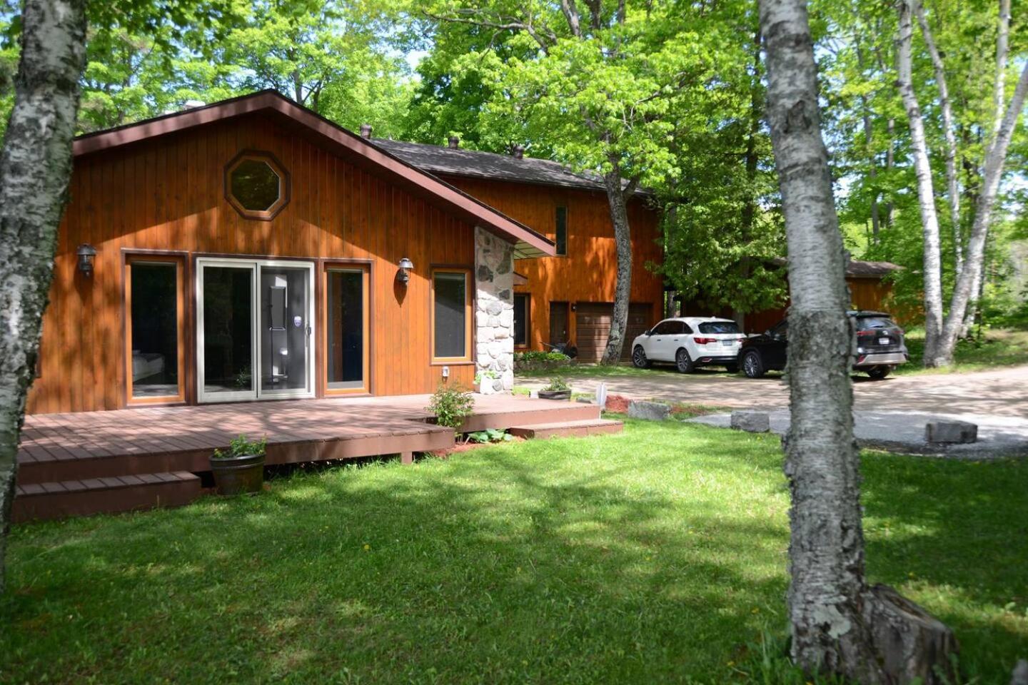 Dreamy Family Oasis ~ Lake Access ~ Games ~Skiing~Snowmobiling~Winter and Summer Activities