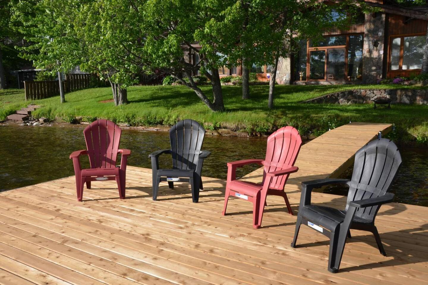 Dreamy Family Oasis ~ Lake Access ~ Games ~Skiing~Snowmobiling~Winter and Summer Activities