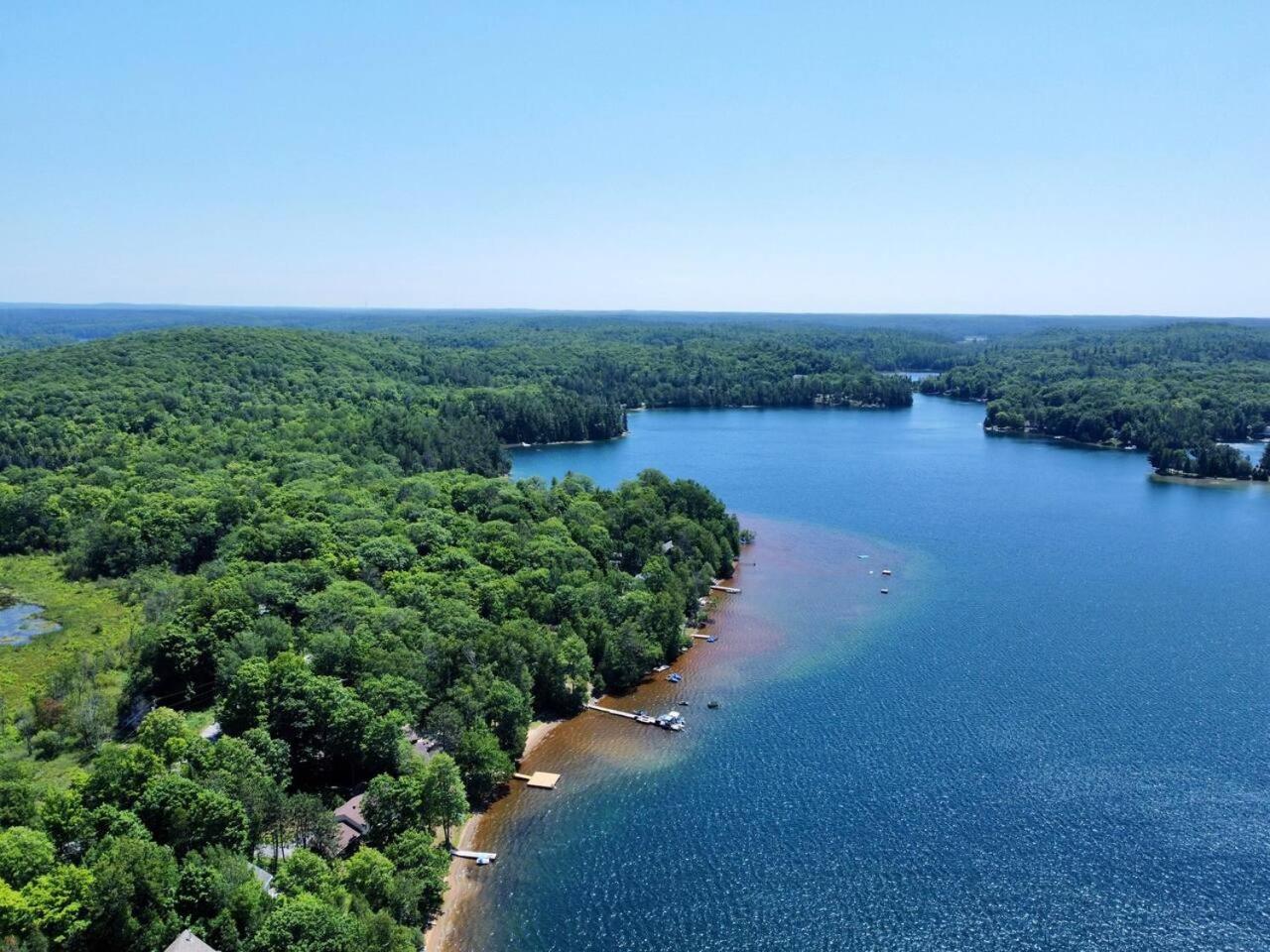 Dreamy Family Oasis ~ Lake Access ~ Games ~Skiing~Snowmobiling~Winter and Summer Activities