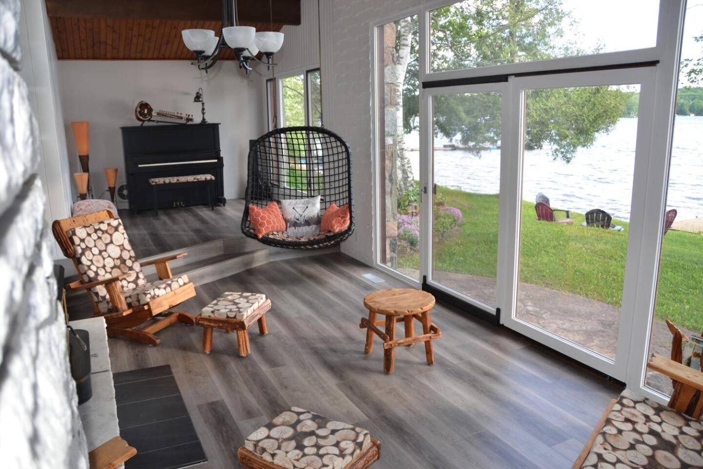 Dreamy Family Oasis ~ Lake Access ~ Games ~Skiing~Snowmobiling~Winter and Summer Activities