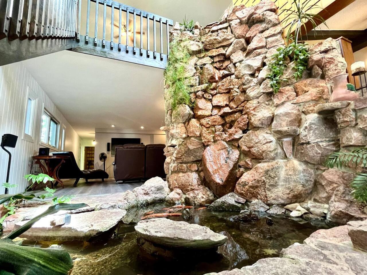 Dreamy Family Oasis ~ Lake Access ~ Games ~Skiing~Snowmobiling~Winter and Summer Activities