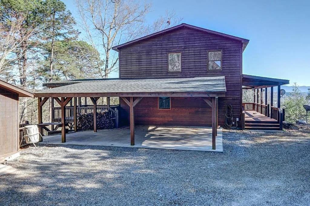 Mistletoe Cabin- Private cabin w views, Hottub, pet friendly view 5