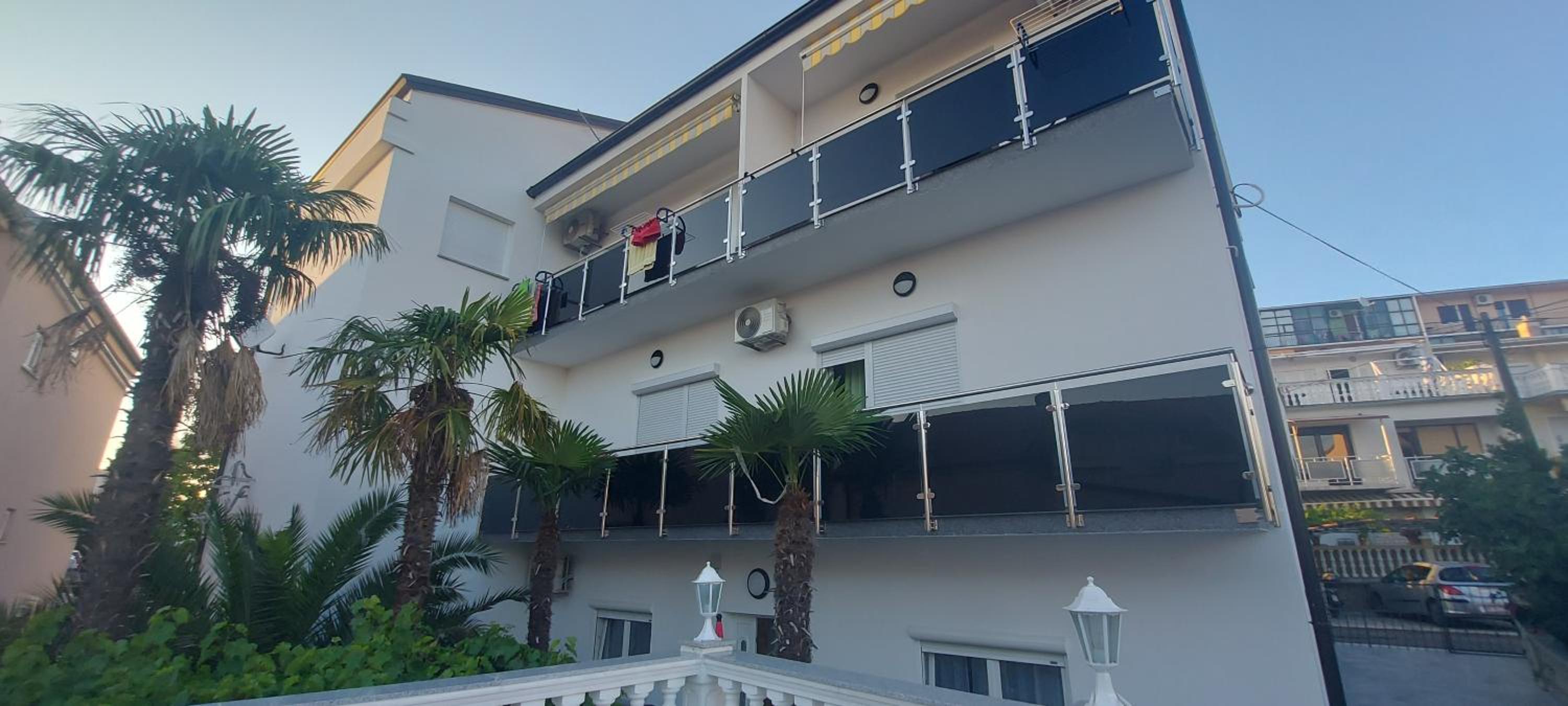 Apartments Ema