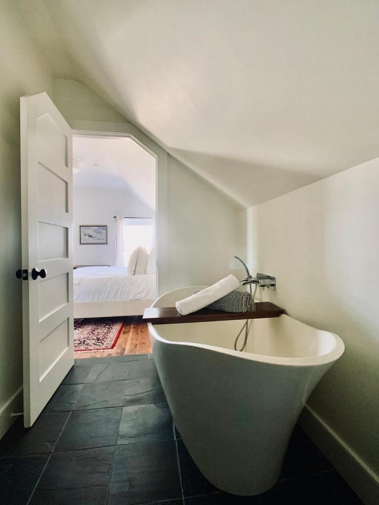 Woodbourne Inn