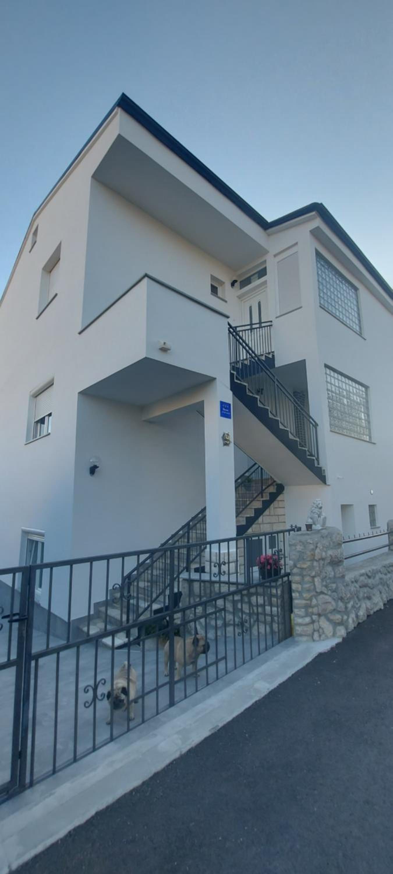 Apartments Ema
