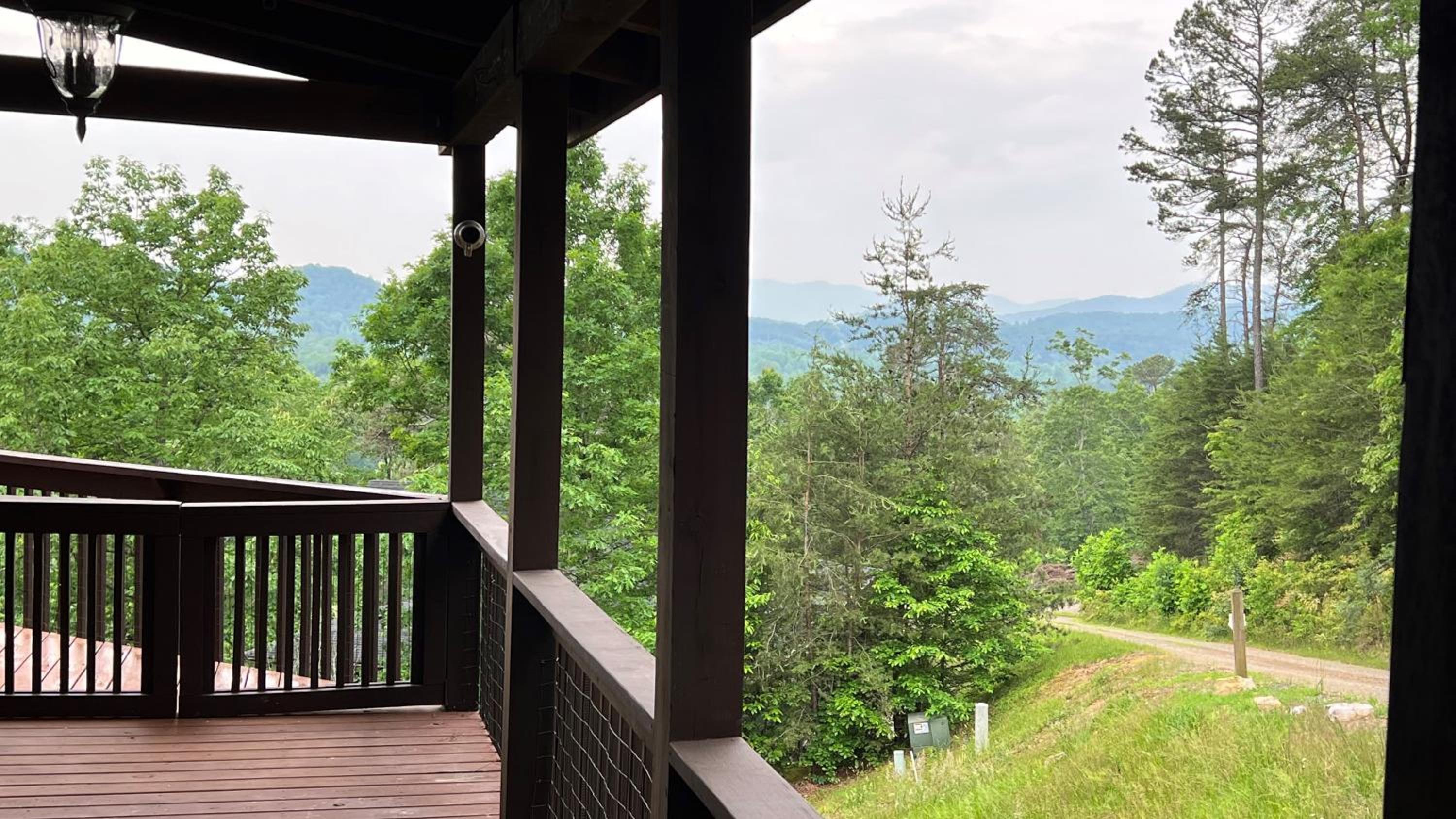 Mistletoe Cabin- Private cabin w views, Hottub, pet friendly view 4