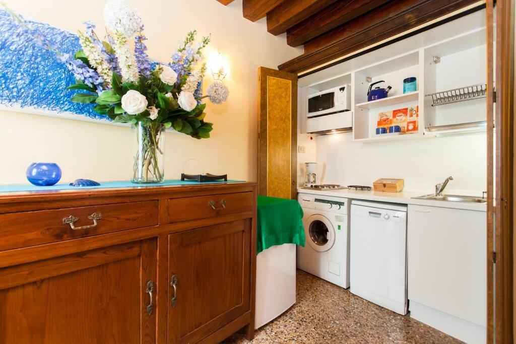 Charm apartment - close to Rialto and San Marco