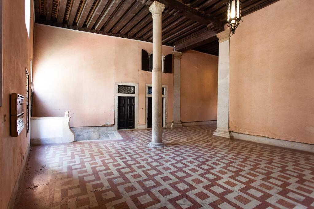 Charm apartment - close to Rialto and San Marco