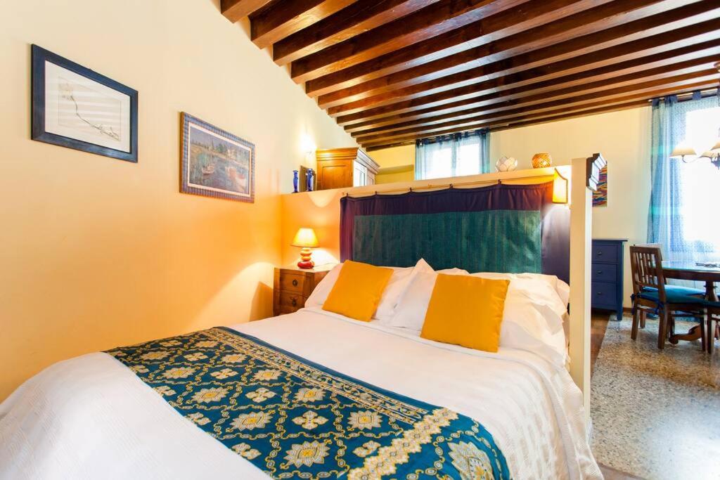 Charm apartment - close to Rialto and San Marco