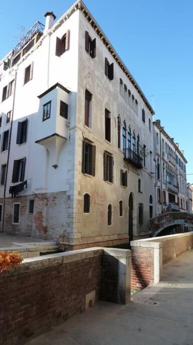 Charm apartment - close to Rialto and San Marco